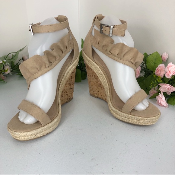 Charles David Wedge Ruffled Sandals Size 8.5M (#5) - Picture 2 of 8